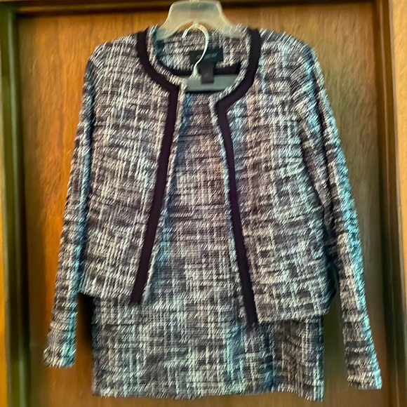Ann Taylor Factory Dresses & Skirts - Ann Taylor Factory women’s suit. Size 8. Black tweed